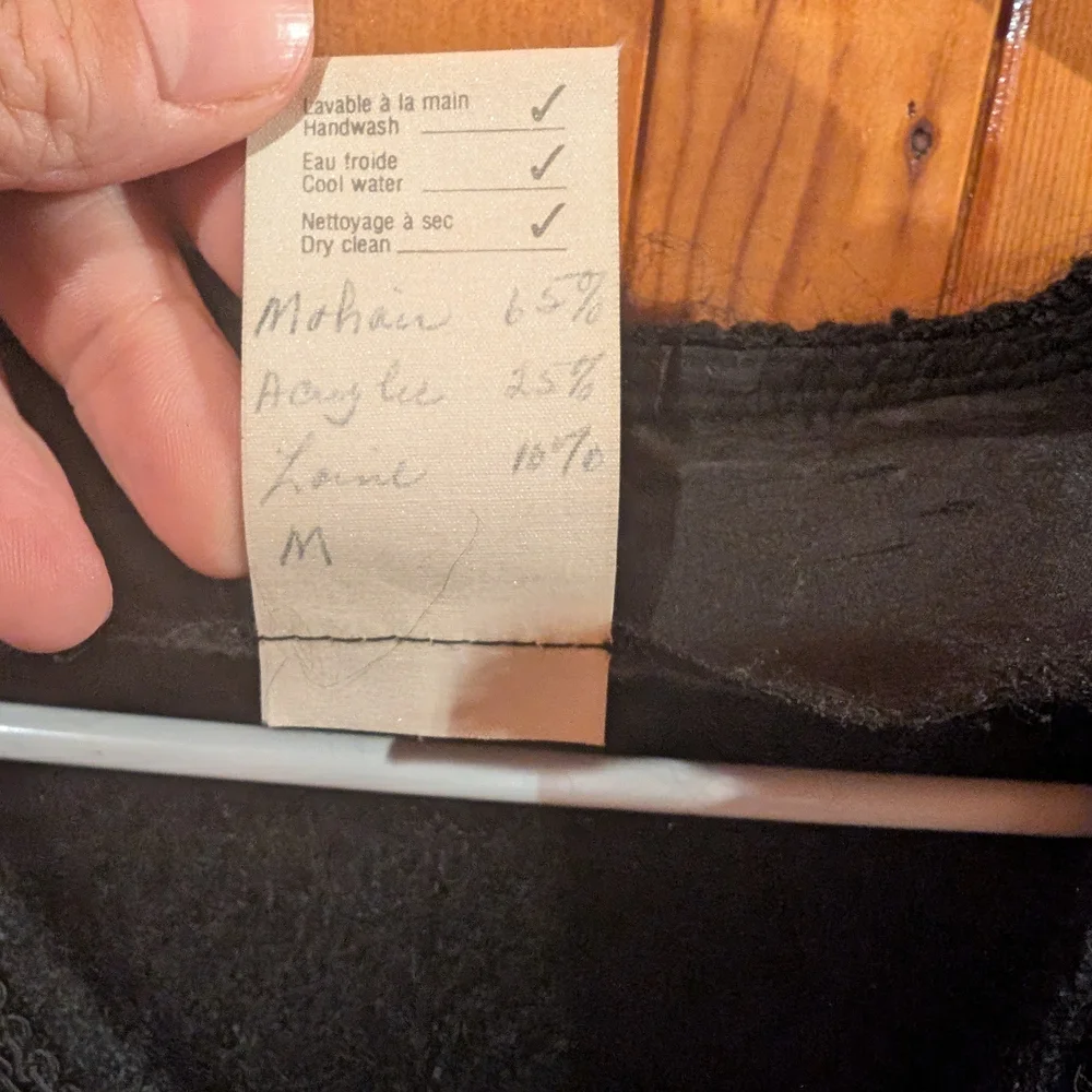 Elegant Black Wool Vest 2/22 $ on selected item - Picture 5 of 5